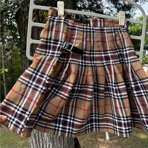Burberry style skirt, made in scotland, Pure new wool certificate